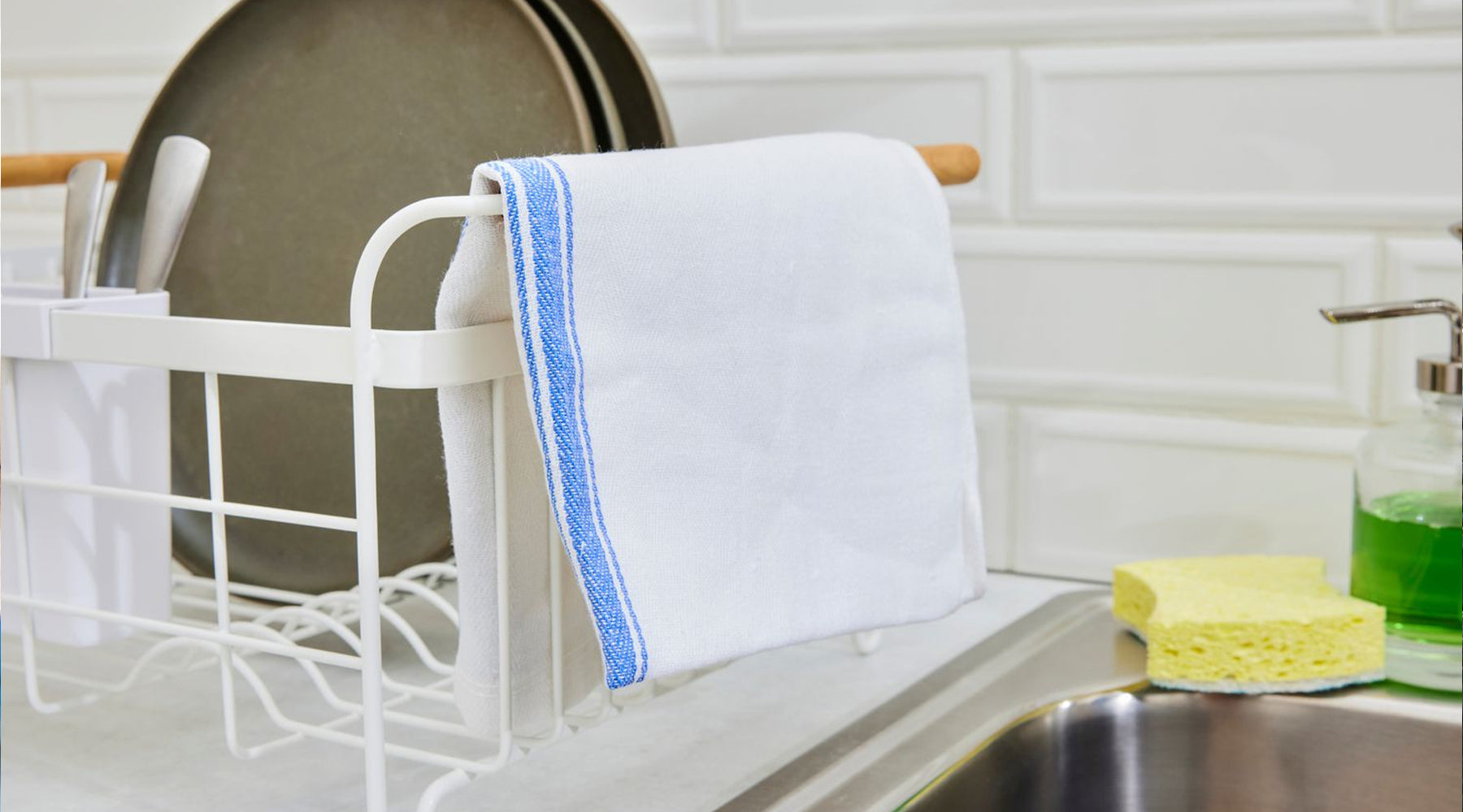 All Rags and Towels: Everyday Cleaning Solutions by Wiping Hub